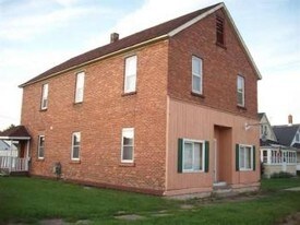 213 Lennox Ave in Caspian, MI - Building Photo