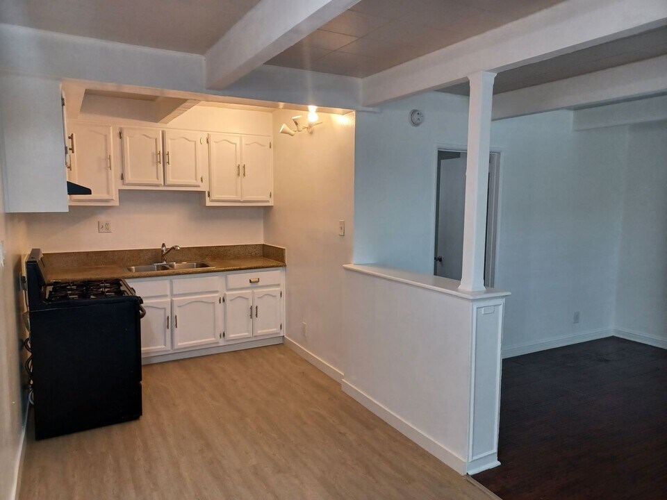 11913-11913 Vanowen St in Los Angeles, CA - Building Photo