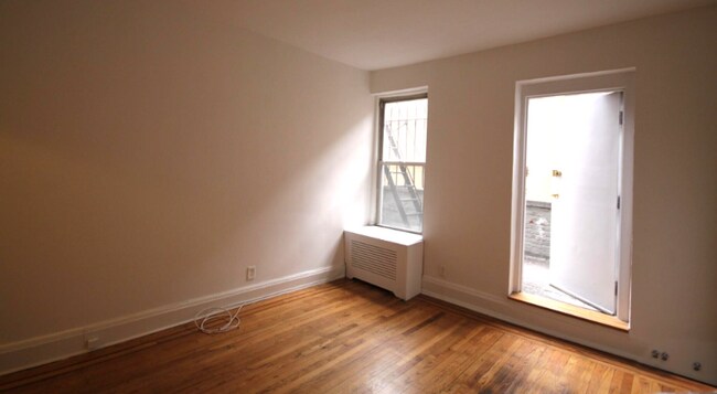 35-27 30th Ave. in Manhattan, NY - Building Photo - Building Photo