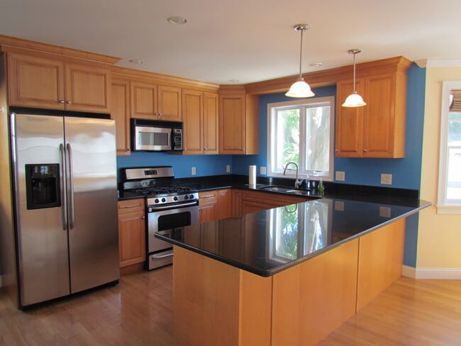 104 Howard Street, #1 in Waltham, MA - Foto de edificio - Building Photo