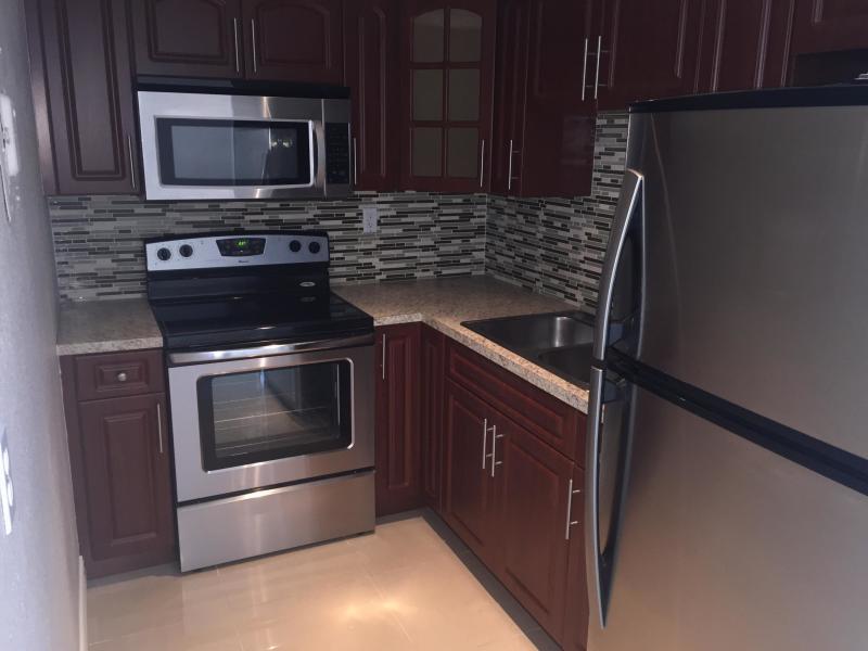 251 Bonnie Blvd in Palm Springs, FL - Building Photo