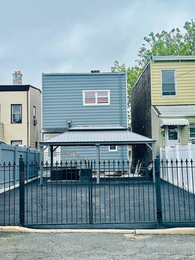67 Winfield Ave, Unit 1