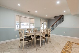 96 Kingfisher Rd in Levittown, NY - Foto de edificio - Building Photo