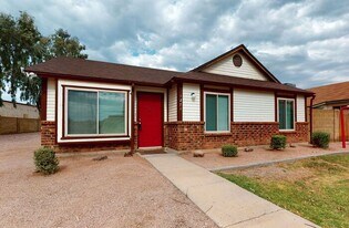 1055 N Recker Rd in Mesa, AZ - Building Photo