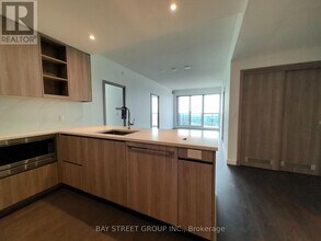 27 McMahon Dr in Toronto, ON - Building Photo - Building Photo