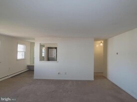 403 S Main St in Doylestown, PA - Building Photo