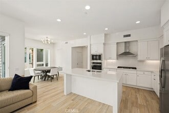 765 Doheny Way in Dana Point, CA - Foto de edificio - Building Photo