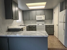 1150 Pine St, Unit 5 in Oroville, CA - Building Photo
