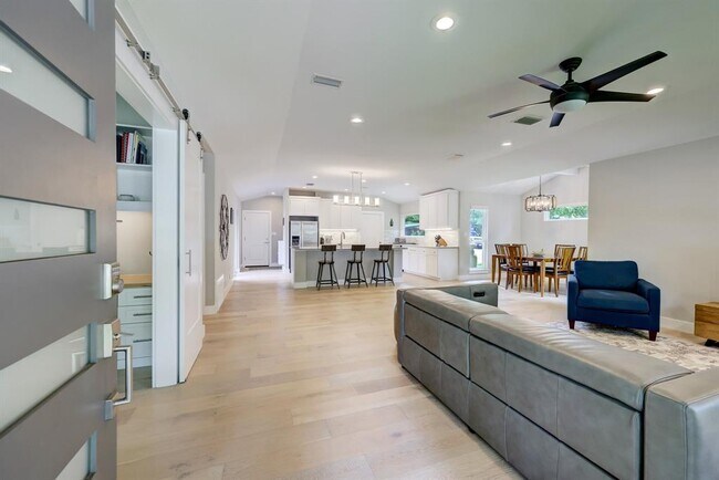 2500 Pinewood Terrace in Austin, TX - Building Photo - Building Photo
