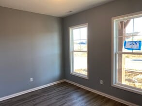 6557 Valley Brook Trce in Utica, KY - Foto de edificio - Building Photo