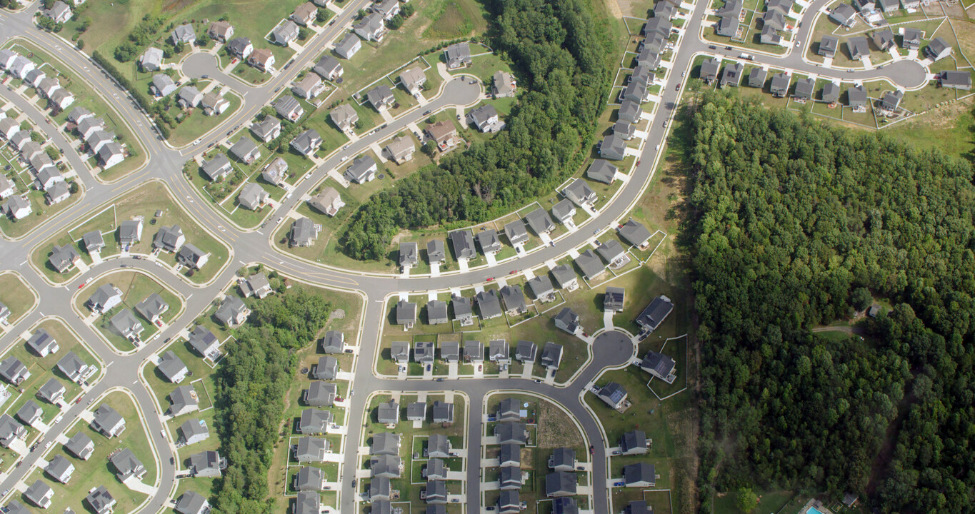 Lee's Parke in Fredericksburg, VA - Building Photo