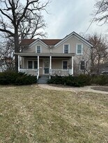 379 N Lake St in Grayslake, IL - Building Photo