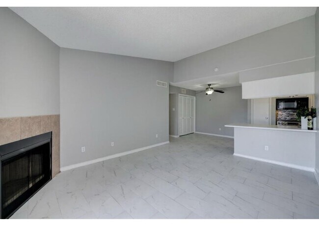 10101 S Gessner Rd in Houston, TX - Building Photo - Building Photo