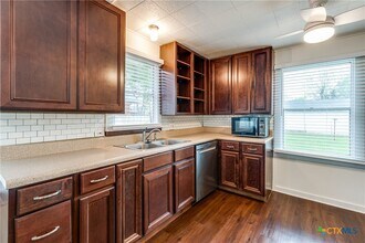 846 Holly St in New Braunfels, TX - Building Photo - Building Photo