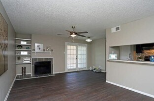 3001 Crystal Spgs St in Bedford, TX - Building Photo