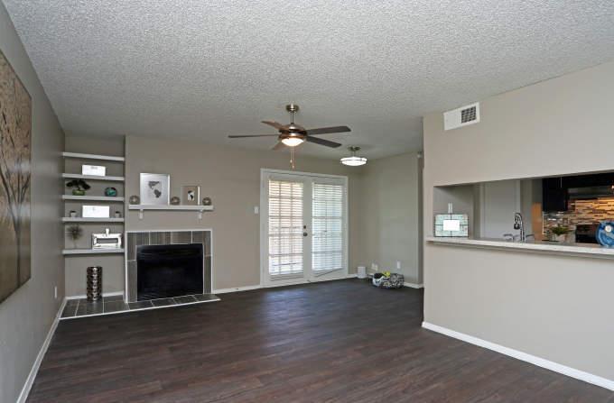 3001 Crystal Spgs St in Bedford, TX - Building Photo
