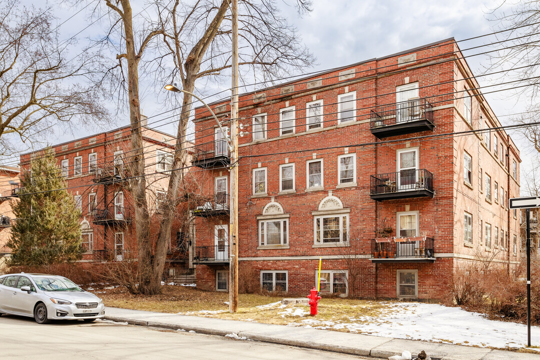 4890 Édouard-Montpetit Boul in Montréal, QC - Building Photo