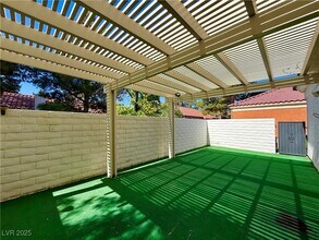 735 Sea Pines Ln in Las Vegas, NV - Building Photo - Building Photo