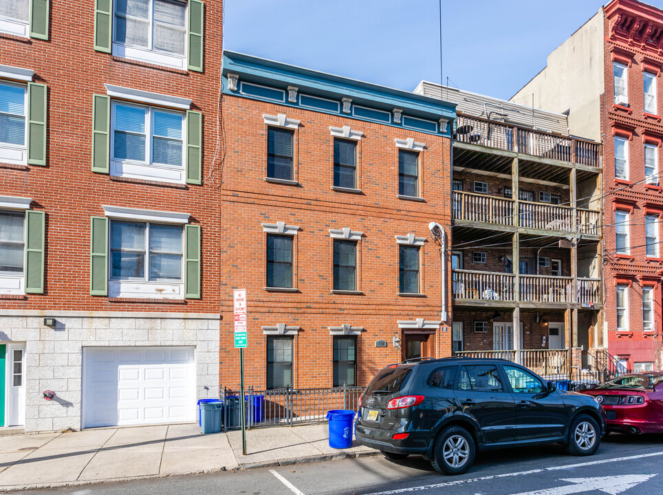 114 Adams St in Hoboken, NJ - Building Photo