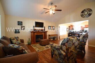 1345 SE Waddell Way in Waukee, IA - Building Photo - Building Photo