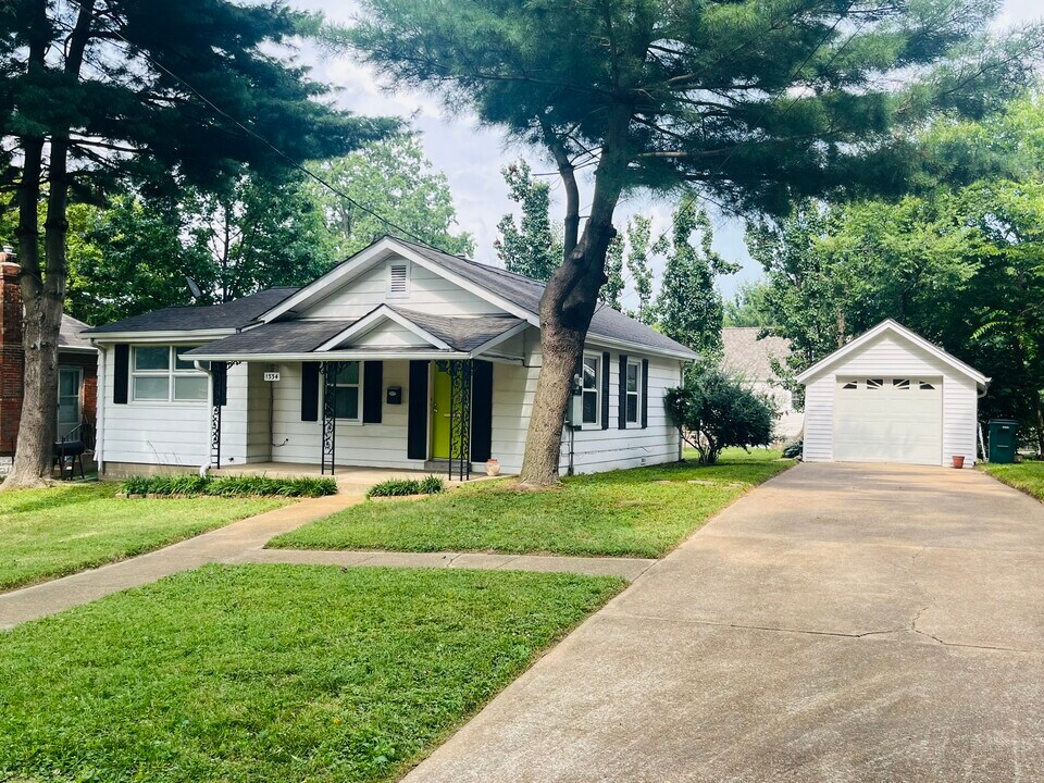 1334 Belton Ave in Webster Groves, MO - Foto de edificio