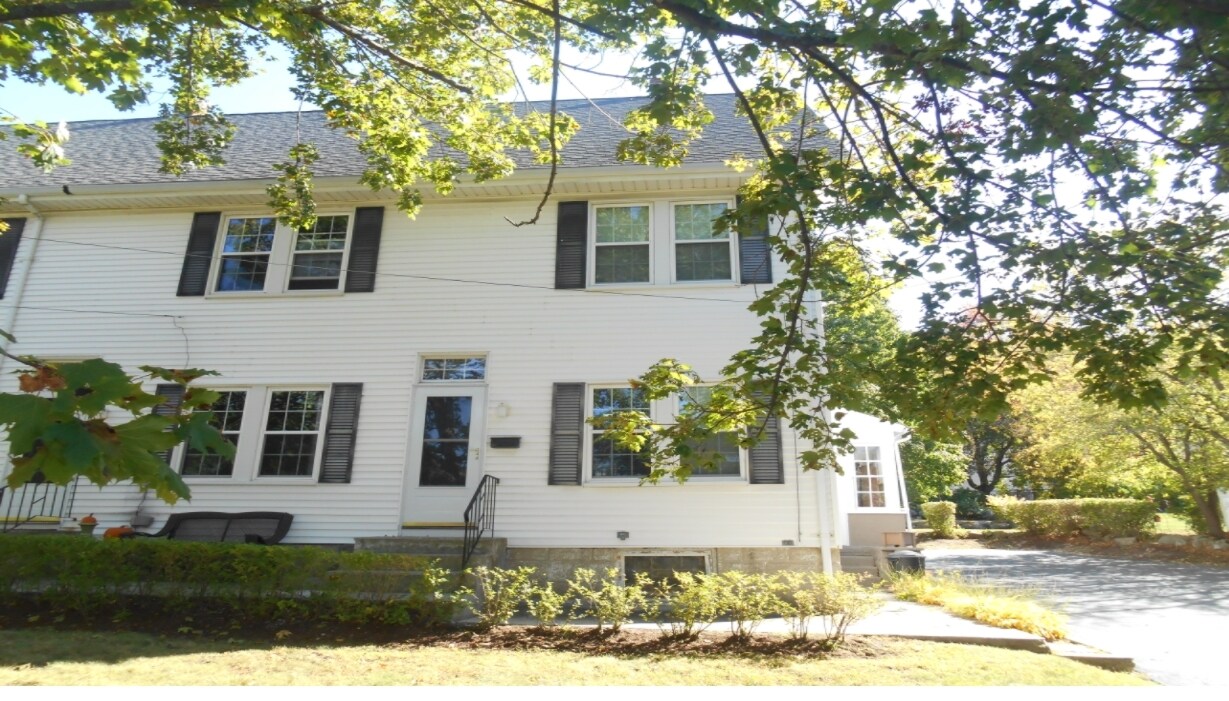 30-40 Hayward St in Milford, MA - Foto de edificio