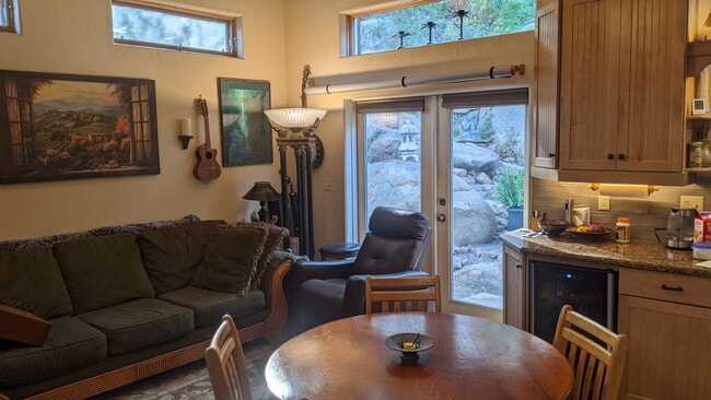13915 Mussey Grade Rd in Ramona, CA - Foto de edificio - Building Photo