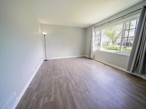 8240 S Octavia Ave in Bridgeview, IL - Building Photo - Building Photo