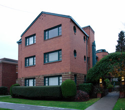 Castlewood in Seattle, WA - Building Photo - Building Photo