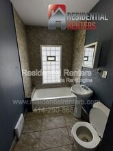 2976 N 26th St in Milwaukee, WI - Building Photo - Building Photo