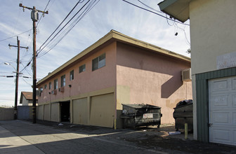 Stuart Arms Apartments in Montclair, CA - Building Photo - Building Photo