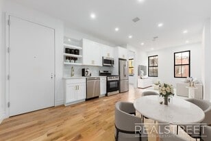 310 Linden St in Brooklyn, NY - Building Photo
