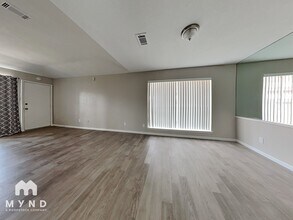 15803 Mill Point Dr in Houston, TX - Building Photo - Building Photo