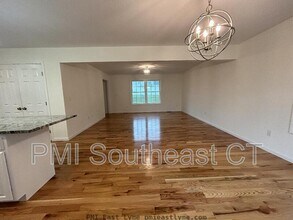 23 Quakertown Mdws in Ledyard, CT - Building Photo - Building Photo