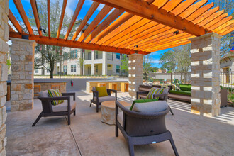 Park at Rialto Apartments in San Antonio, TX - Building Photo - Building Photo