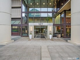 127 Greyrock Pl in Stamford, CT - Building Photo