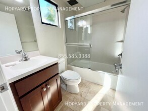 904 Zephyr Dr in Oakland, CA - Building Photo - Building Photo