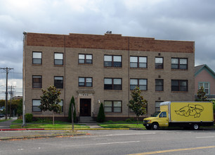 Travis Apartments in Tacoma, WA - Building Photo - Building Photo