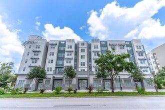Amelia Court in Orlando, FL - Building Photo - Building Photo