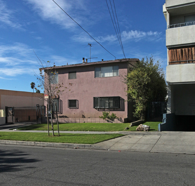 1533 Alexandria Ave in Los Angeles, CA - Foto de edificio - Building Photo