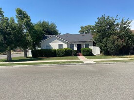 400 Jefferson St in Bakersfield, CA - Building Photo