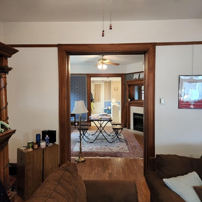 4437 N Murray Ave, Unit lower in Shorewood, WI - Foto de edificio - Building Photo