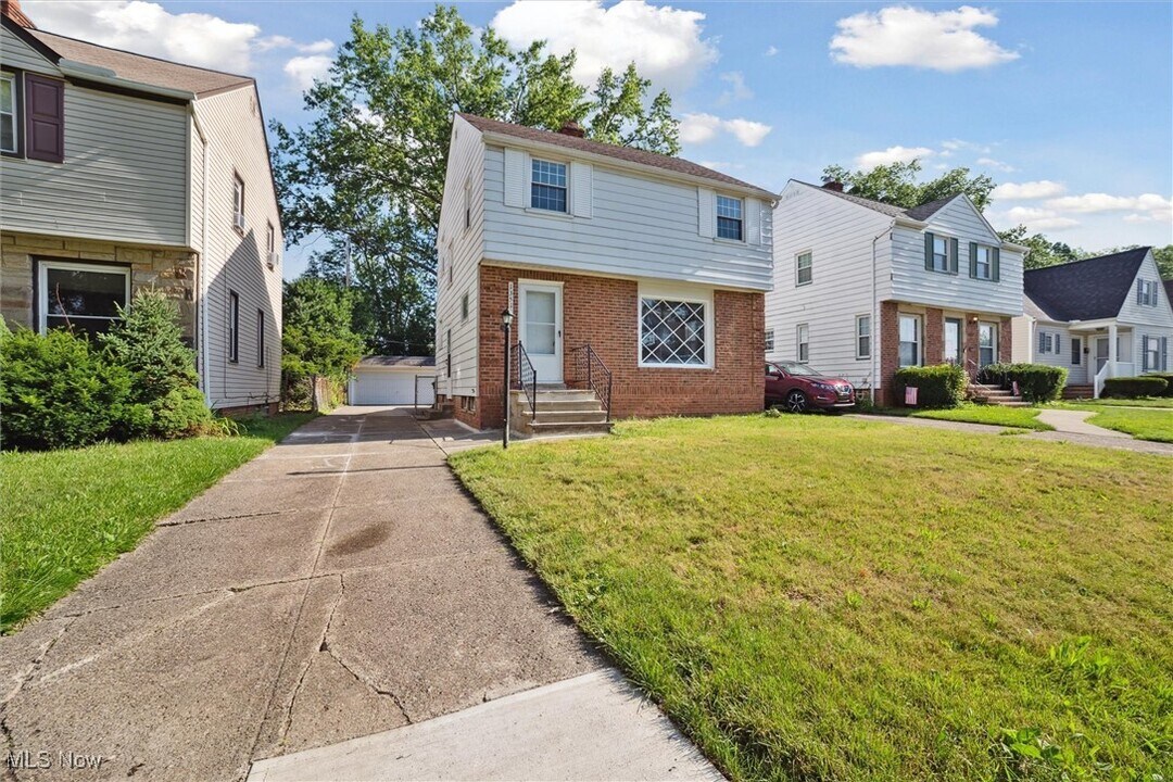 13511 Thraves Rd in Cleveland, OH - Building Photo