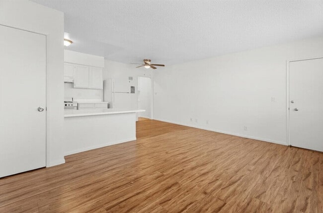 4458 Woodman Ave