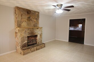 1424 E Houston St in Tyler, TX - Building Photo - Building Photo