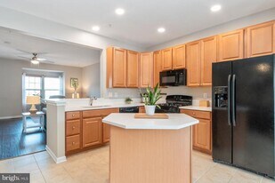 7254 Mockingbird Cir in Glen Burnie, MD - Building Photo