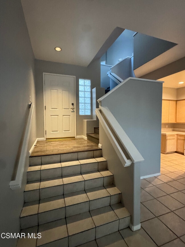 2148 Los Feliz Dr in Thousand Oaks, CA - Building Photo - Building Photo