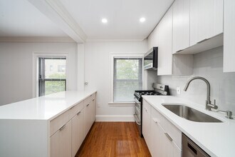 211 Pavonia Ave, Unit 3 in Jersey City, NJ - Foto de edificio - Building Photo