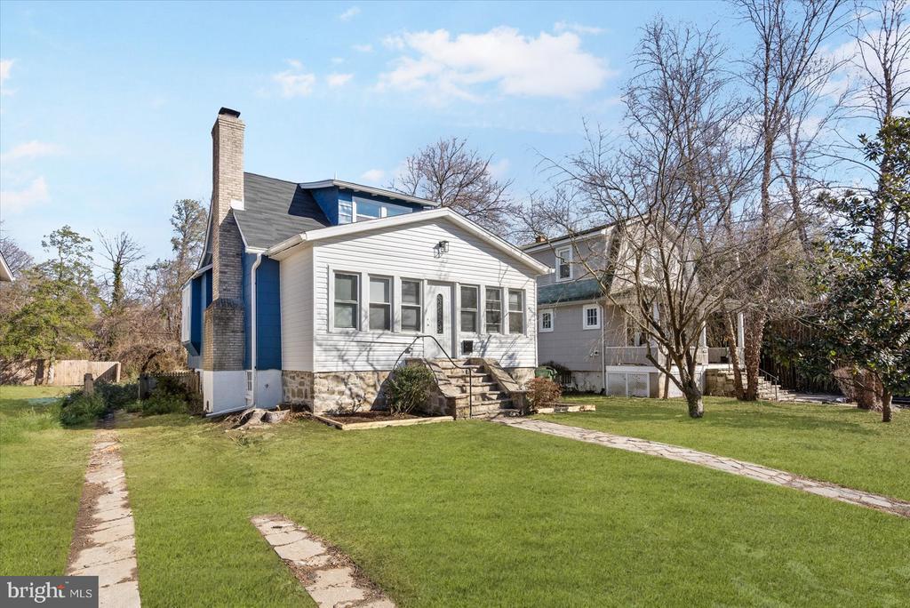 6003 Pinehurst Rd in Baltimore, MD - Foto de edificio