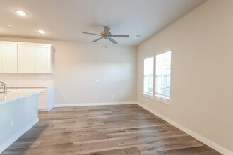 329 N Centro Cir in Shenandoah, TX - Building Photo - Building Photo